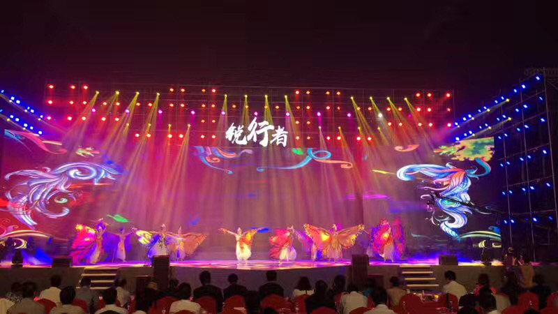 娱乐演进场合基本舞台灯光配备简析 娱乐演进场合基本舞台灯光配备简析